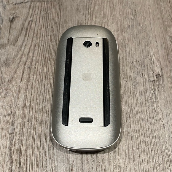 Apple A1296 Magic Mouse Gen 1 Wireless Official/Original - Battery Version - Picture 2 of 3